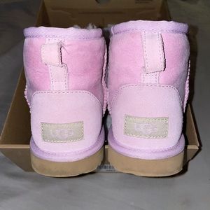 UGG BIG KIDS SIZE 6